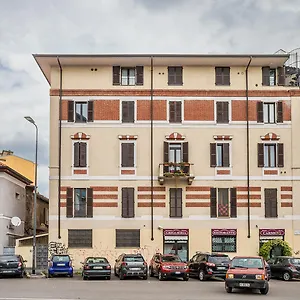 Life Is Beautiful Design Loft Navigli Romolo, Netflix, Wifi, Ac And Street Parking Apartment Milan